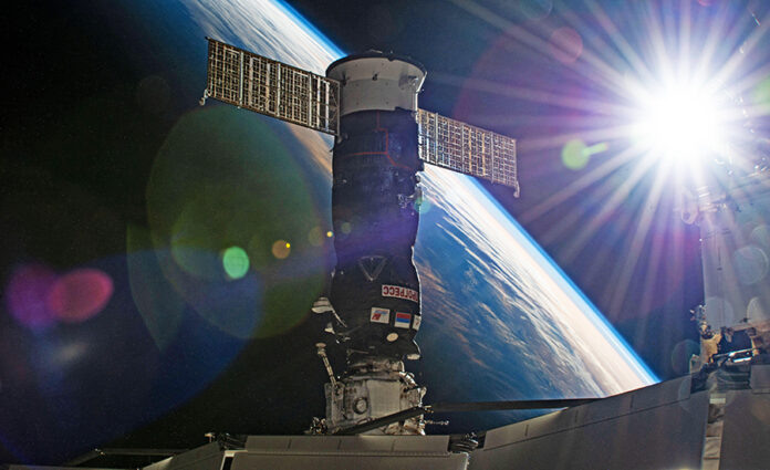    Забытый телескоп с грузового корабля «Прогресс МС-33» неожиданно сыграл ключевую роль в предотвращении катастрофического солнечного шторма, угрожавшего энергосистемам Земли.