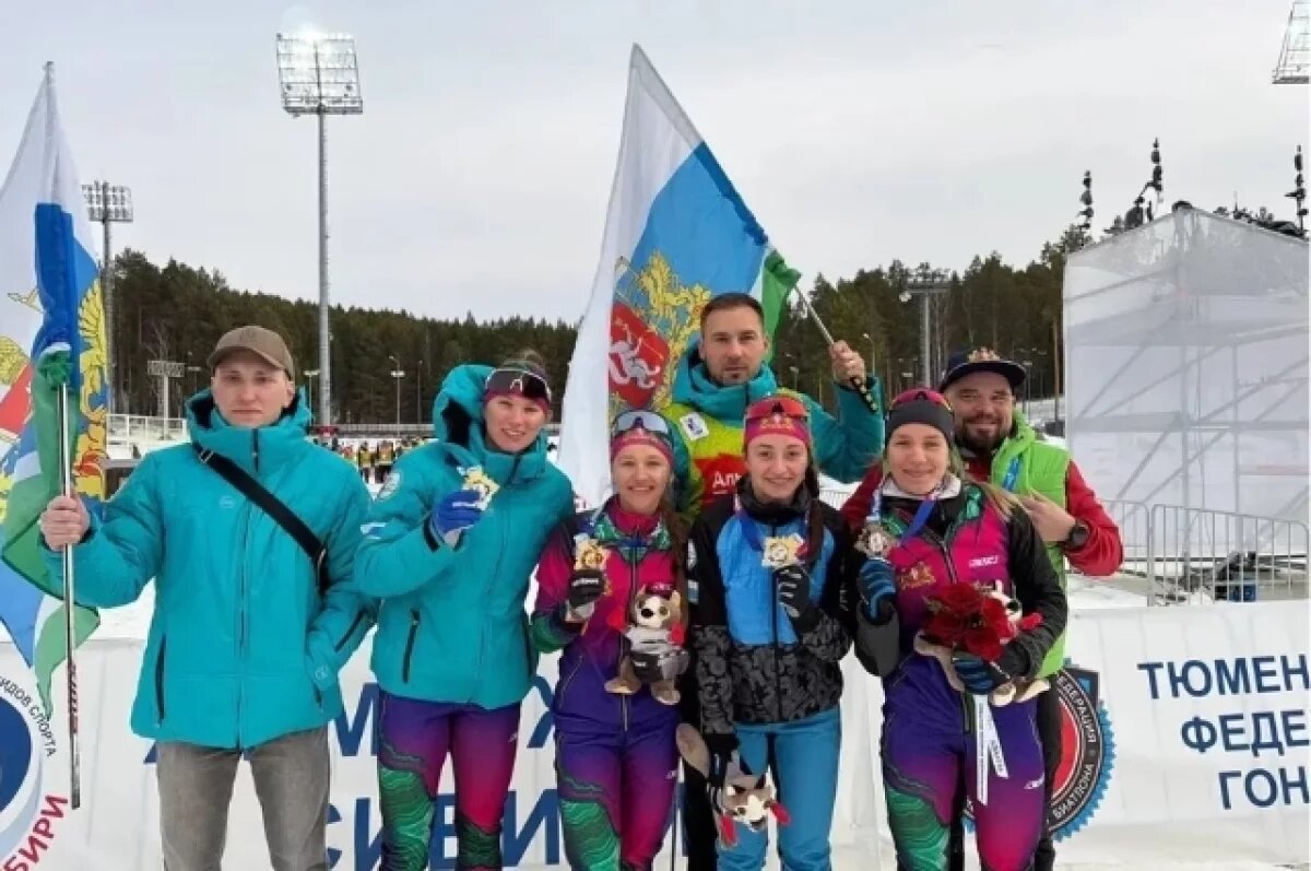    Уральские биатлонистки стали первыми в эстафете на чемпионате России