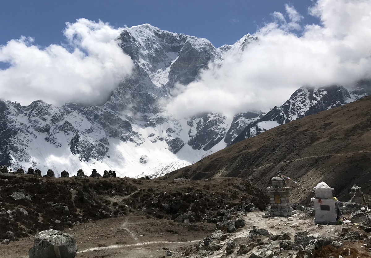 Мемориал погибшим альпинистам.