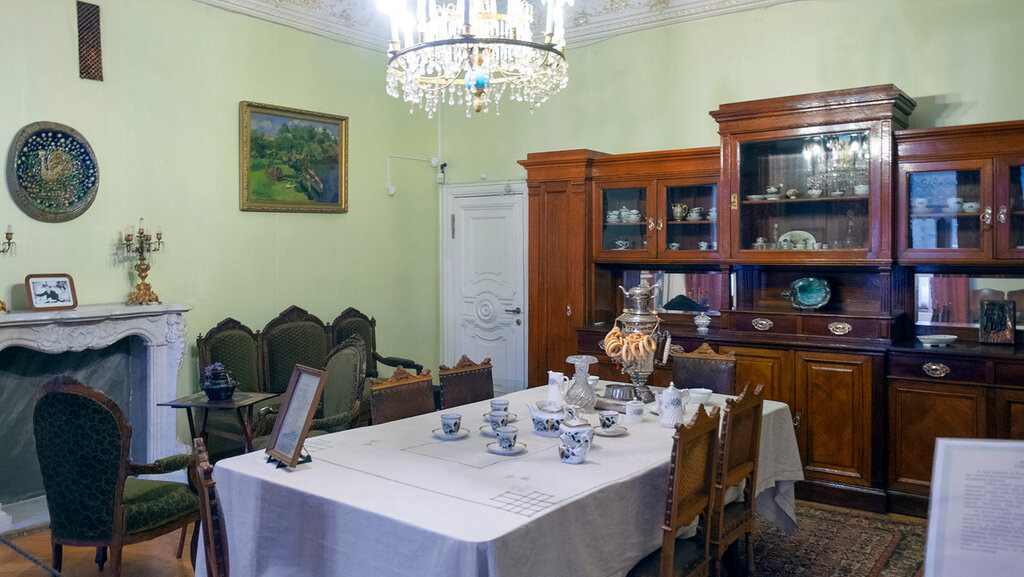 Музей-усадьба Федора Ивановича Шаляпина на Новинском бульваре в Москве. Самовар в интерьере столовой. © Российский национальный музей музыки.