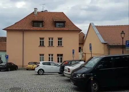    Европа закручивает гайки: Польша отменила бесплатную медицину для украинцев, а Чехия — жильё