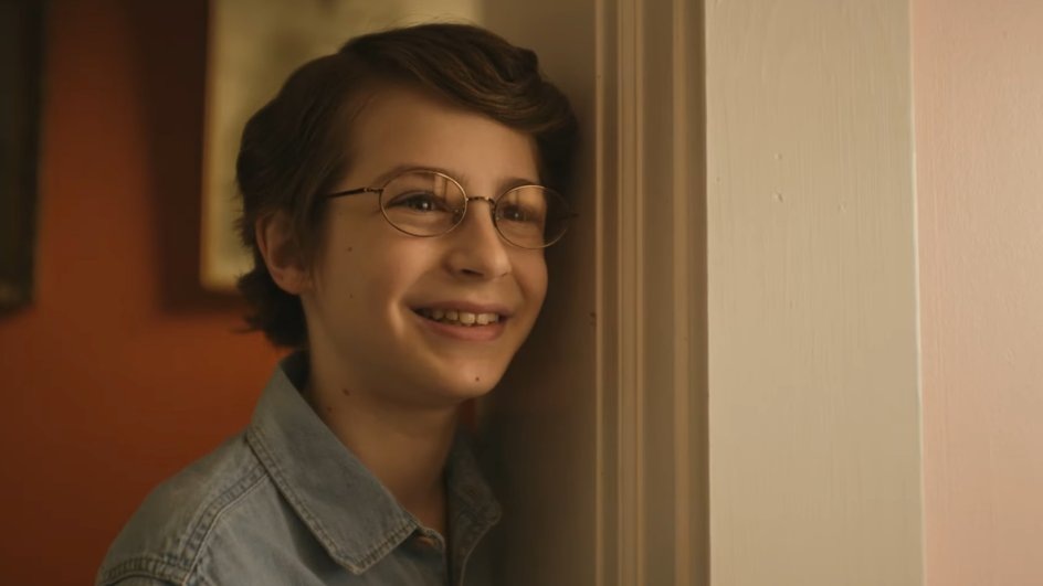 Чистер Чак любуется танцующей бабушкой