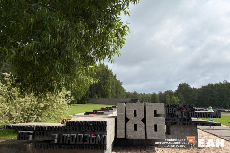    ЕАН. Памятник сожженным деревням Белоруссии в Хатыни