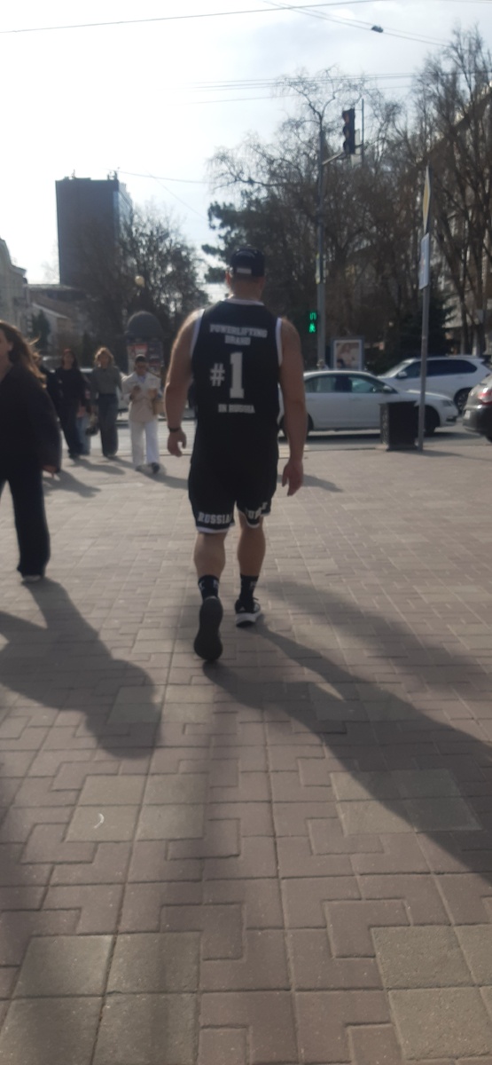 У нас вот так уже ходят: тепло им!))