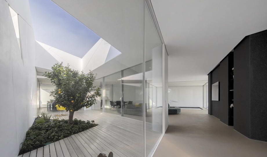 Воскресная коллекция: Дом внутри холма, Роскошный минималист и ещё 3 замечательных дома в Италии