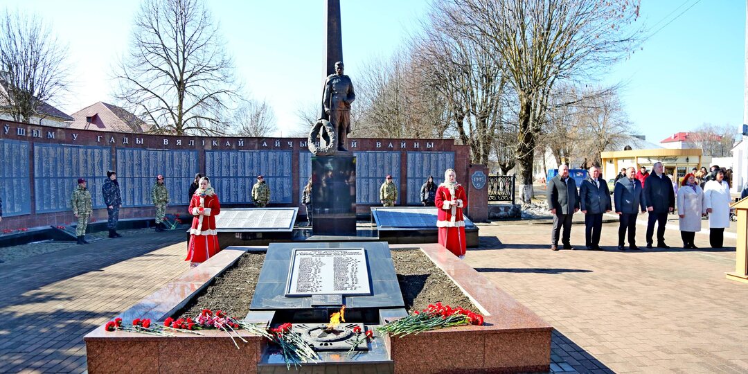 ⚡️⚡️22 марта, в День памяти жертв Хатынской трагедии и сожженных белорусских деревень в годы Великой Отечественной войны, у мемориального