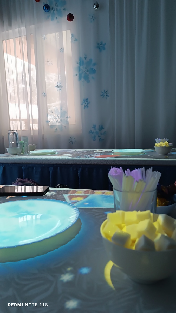 Чаепитие с уникальной подсветкой столов.