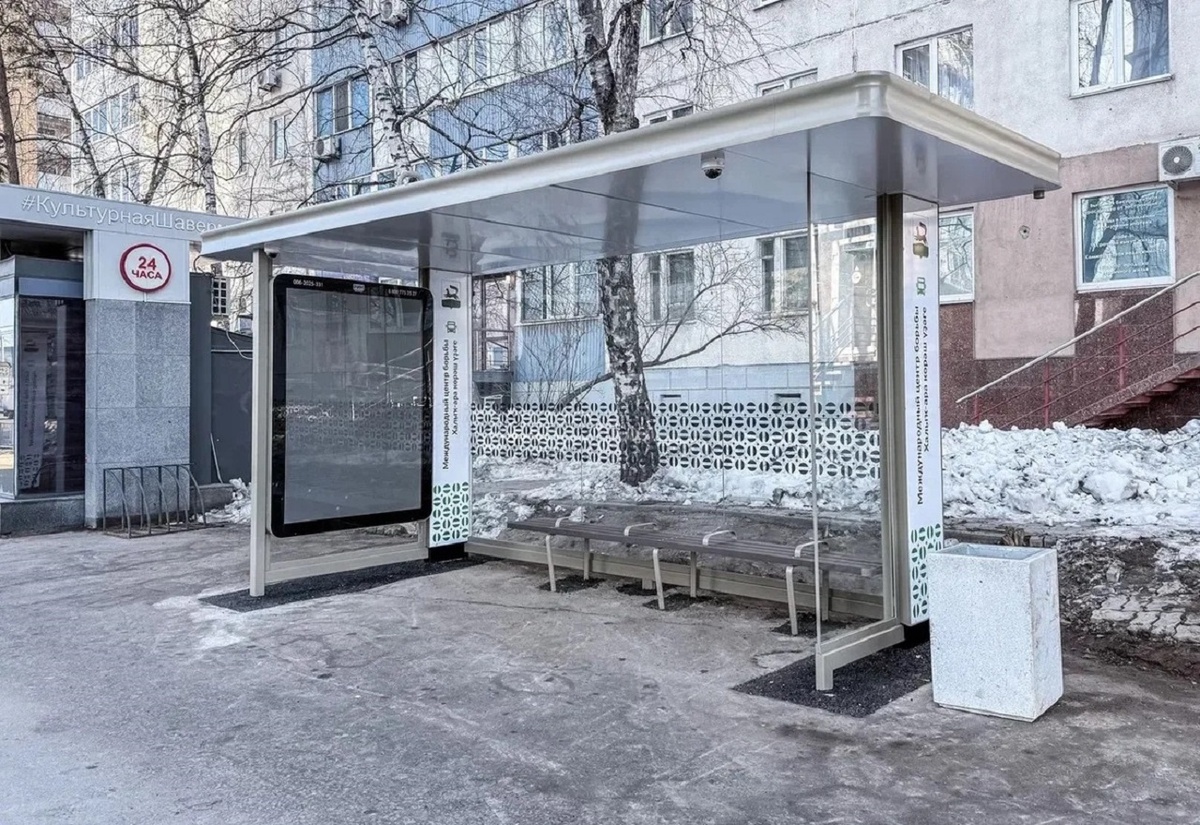    В Уфе установили первый остановочный павильон нового образца