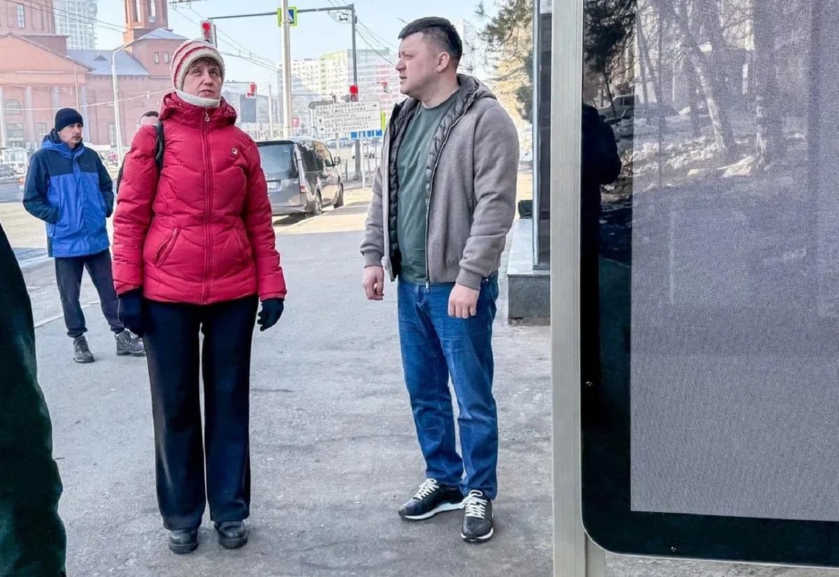    В Уфе установили первый остановочный павильон нового образца