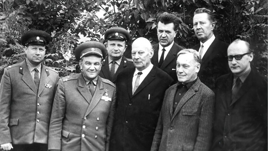На этом фото — ключевые фигуры в становлении атомного подводного флота: Анатолий Александров, Александр Лейпунский, Леонид Осипенко