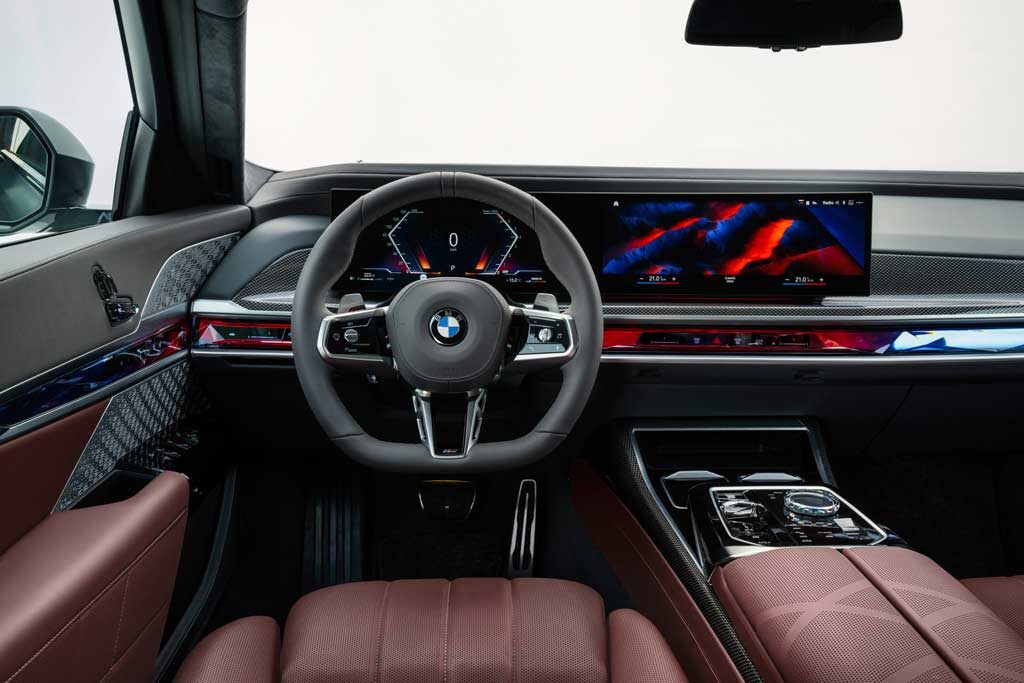 BMW 7 Series G70 торпеда