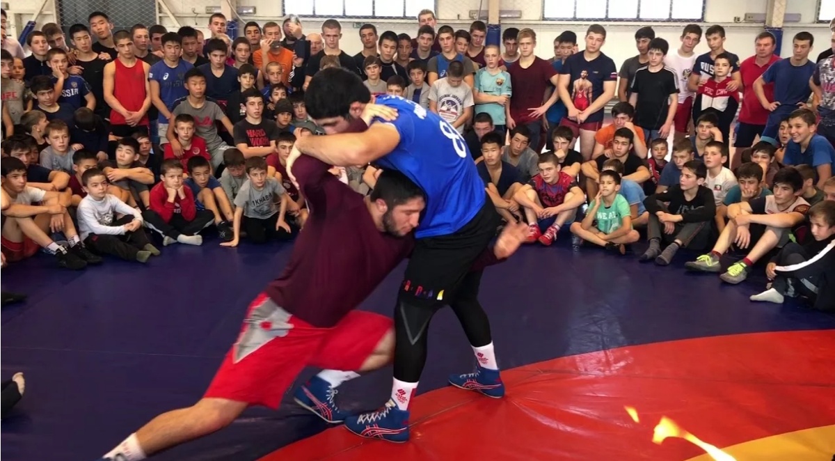 Кадр из спортшколы Абдулрашида Садулаева