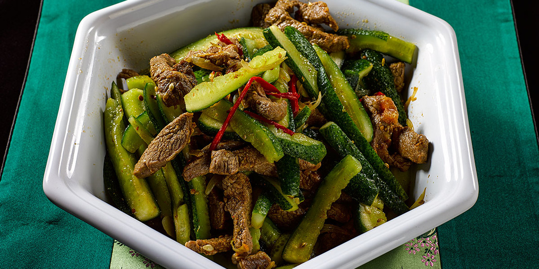 Очень простой корейский салат из огурцов и мяса