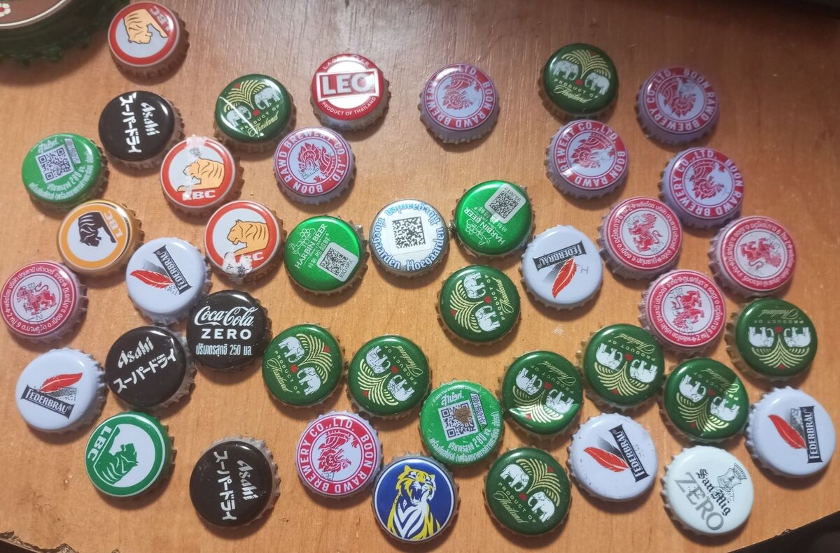 Общее фото всех пробок из посылки.