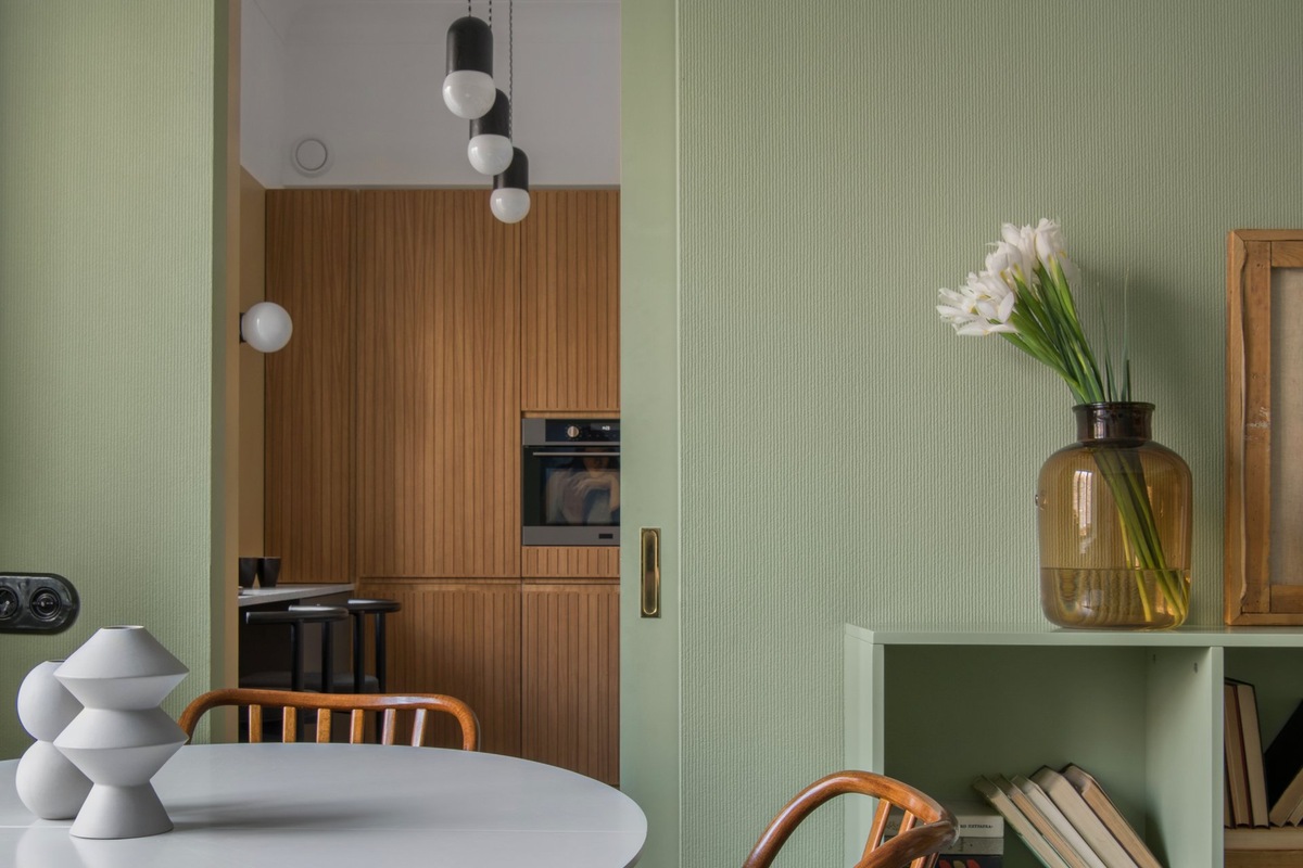 Практичный гид по покупке шкафов-купе и кухонь для хрущевок: типичные промахи (от замеров до фурнитуры), решения, чек-лист и фото-примеры. Идеально для экономии места и бюджета!