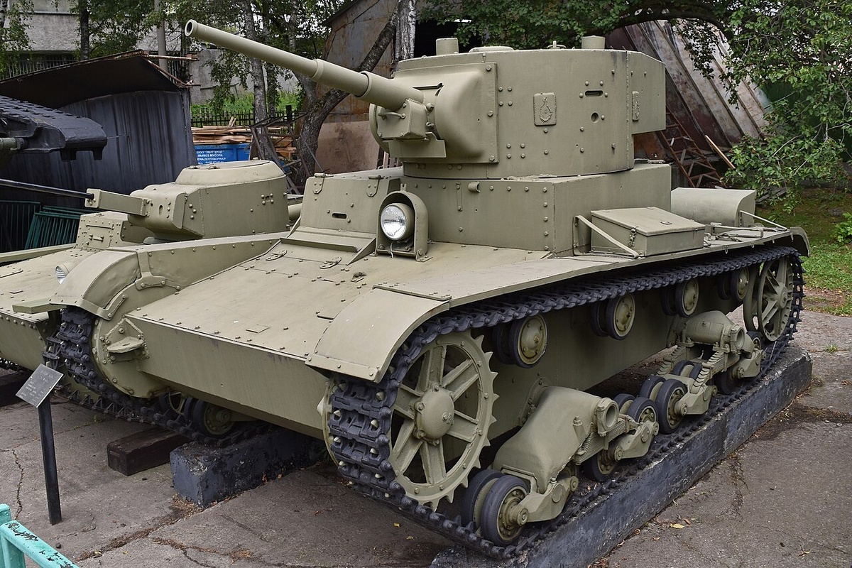 Т-26 — советский лёгкий танк. Самый многочисленный танк Красной армии и финской армии к началу Великой Отечественной войны, а также армии Испанской Республики времён гражданской войны в Испании, второй по количеству выпущенных после Т-34 советский танк 1930-х — 1940-х годов. Создан на основе британского танка Vickers Mk E (также известного как «Виккерс 6-тонный»), закупленного в 1930 году. Принят на вооружение в СССР в 1931 году