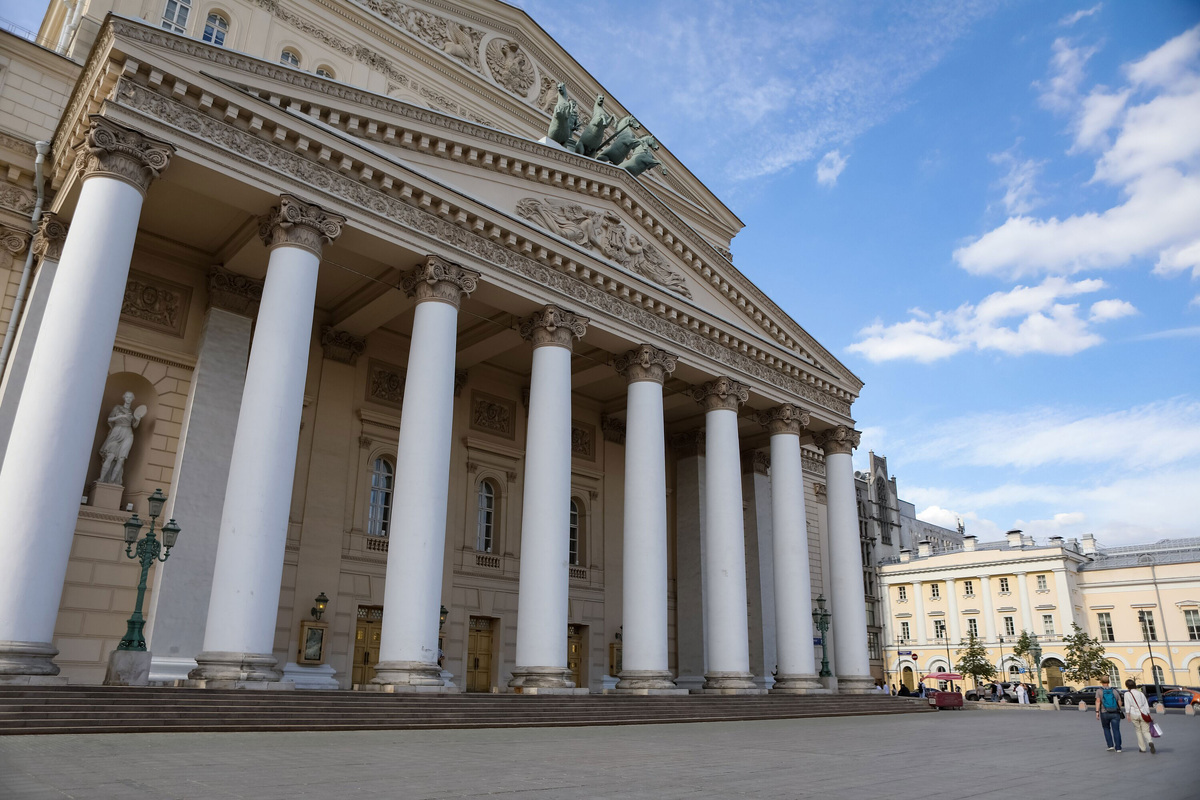    Москва Большой театр здание вид лето АГН