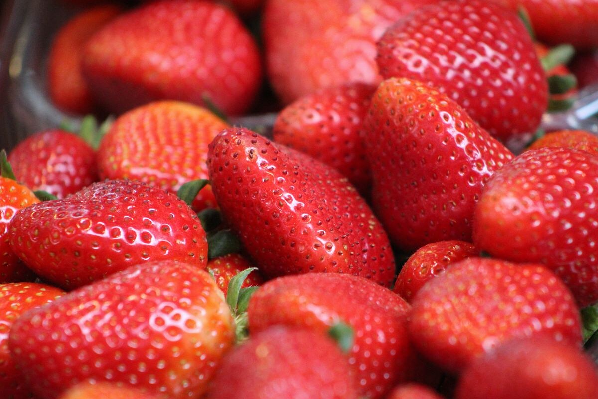 Фото с сайта: https://photostockeditor.com/image/strawberry-fruit-photography-1653