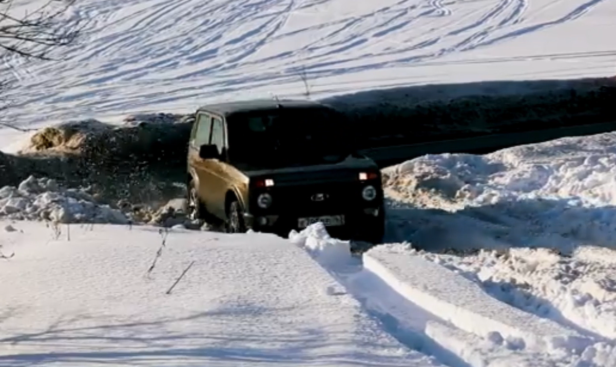 Проходимость Lada Niva Legend - на высоком уровне. А уровень УАЗа - еще выше?