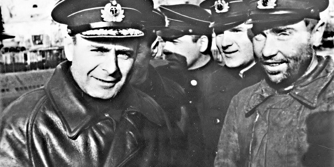 Адмирал Головко приказал пожарным облить бараки водой на морозе