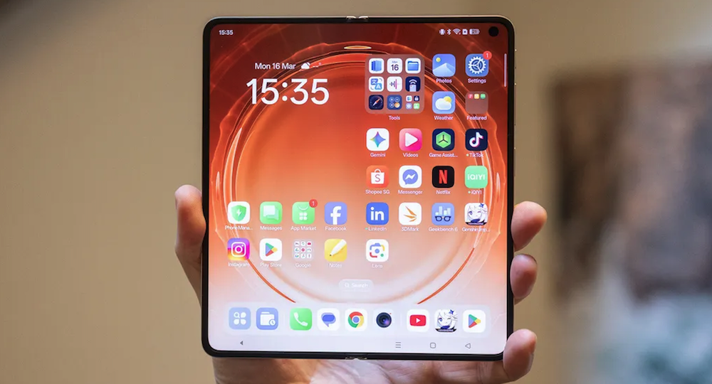 Складной смартфон без складки на экране. Oppo сделала такой и троллит Samsung