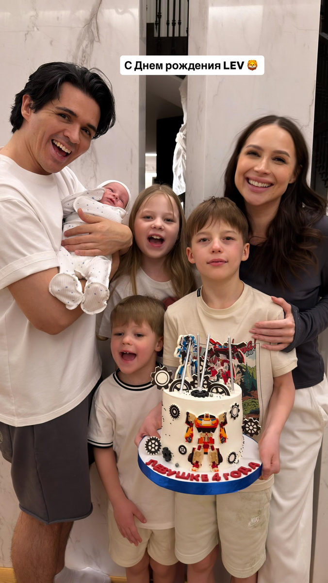    Лерчек и Луис Сквиччиарини с детьми. Фото: Instagram (Запрещён в РФ) @im__lu_