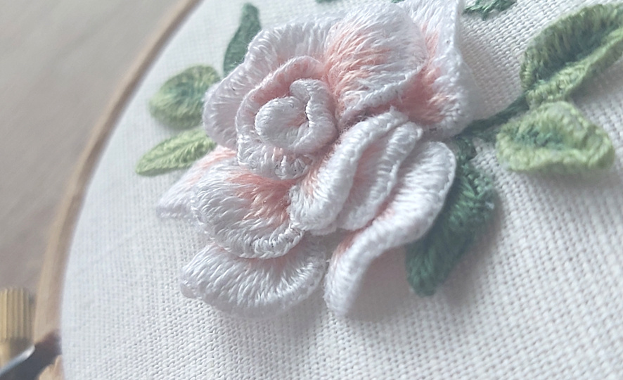 Цветы в объемной вышивке гладью, часть 2