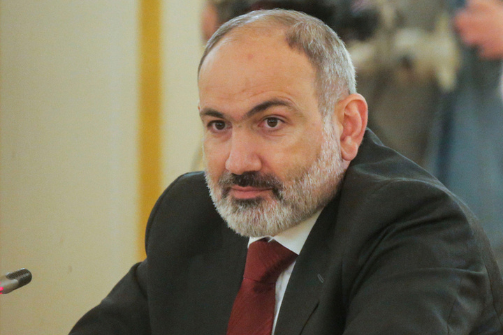 Премьер Армении поругался в метро с женщиной из-за Карабаха