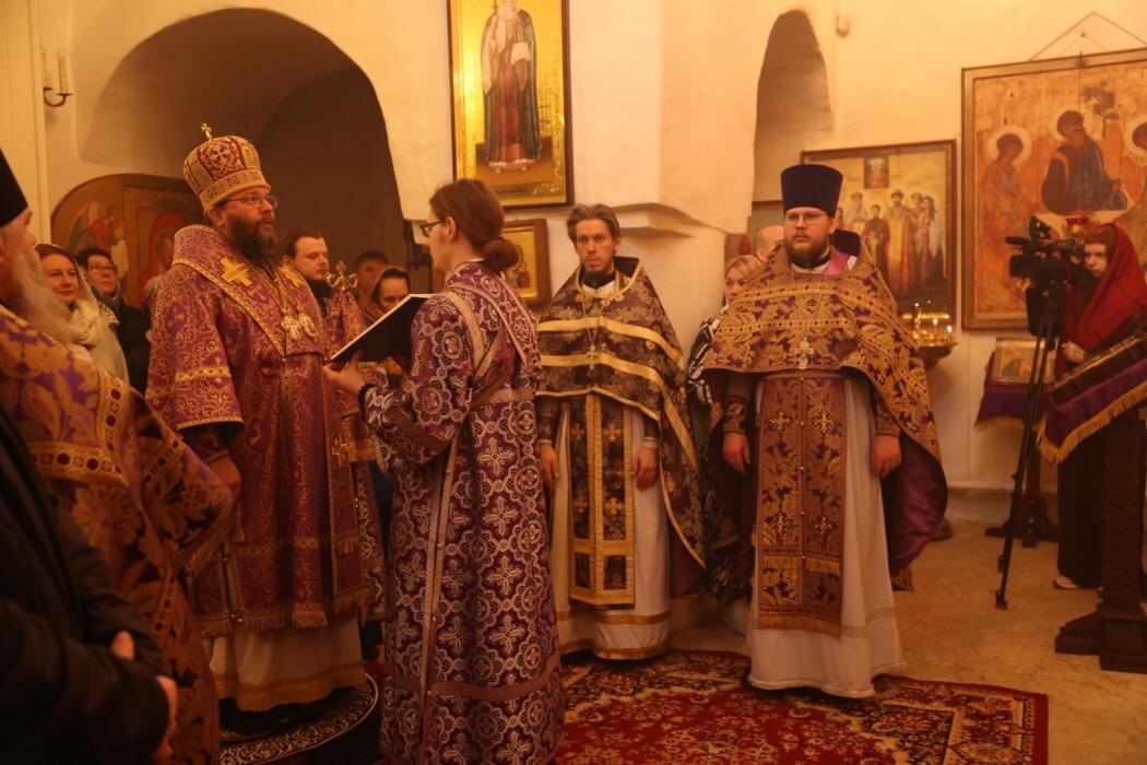 Митрополит Матфей совершил богослужение для соотечественников в храме Георгия Победоносца со Взвоза в Пскове
Фото: Екатерина Иванова / ПАИ