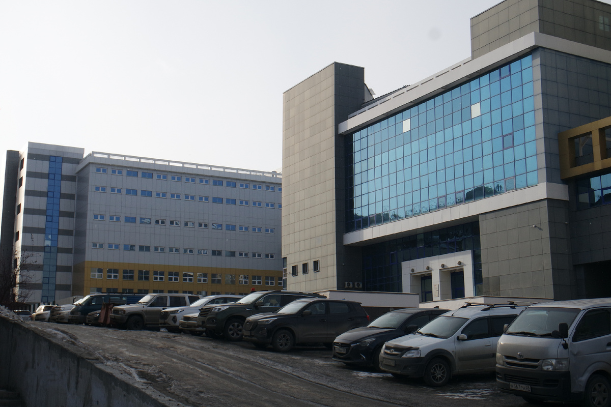 это управление Восточно-Сибирской железной дороги сзади:)