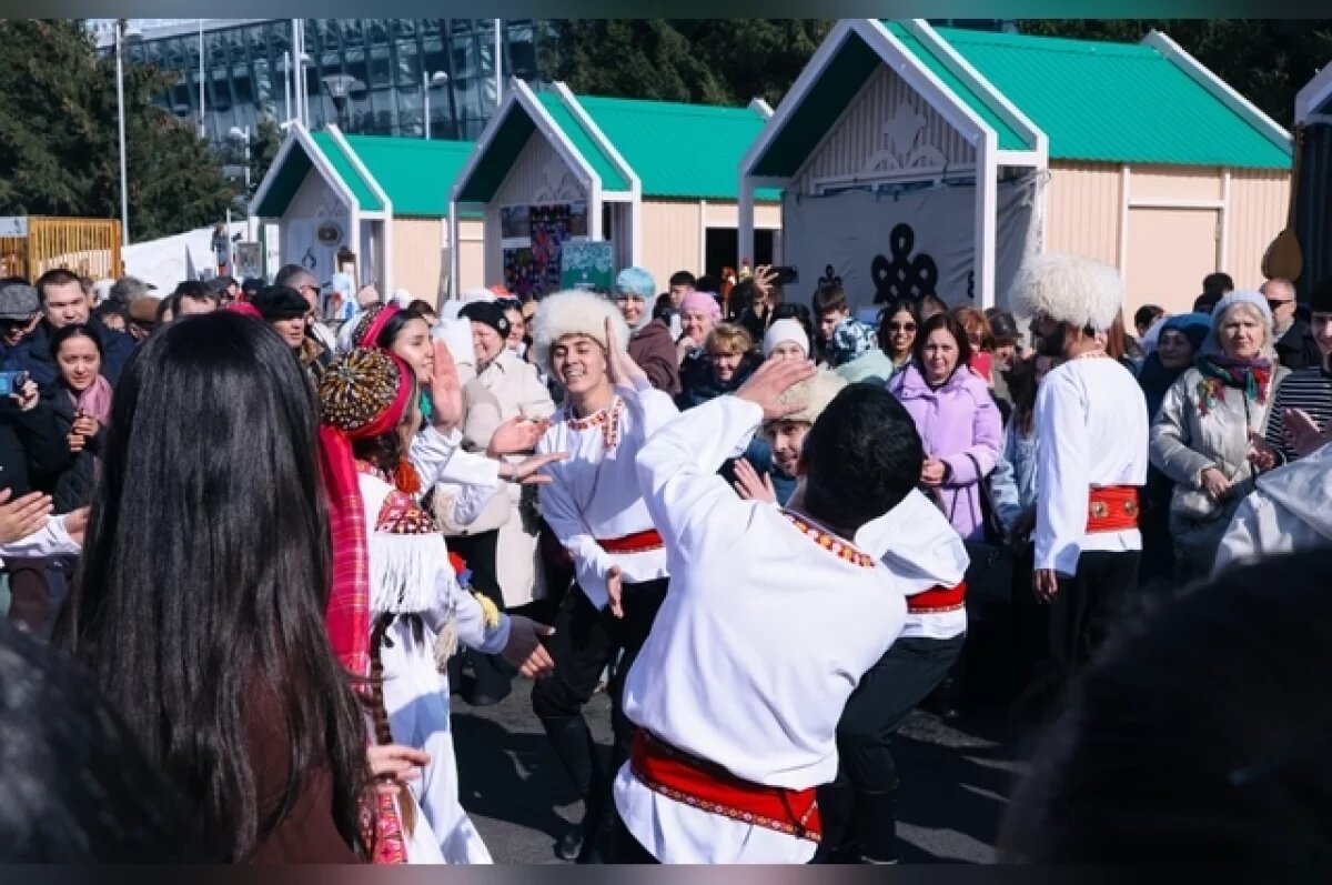    Почти 13 тысяч гостей пришли на республиканский праздник Навруз — древний праздник весны и обновления.