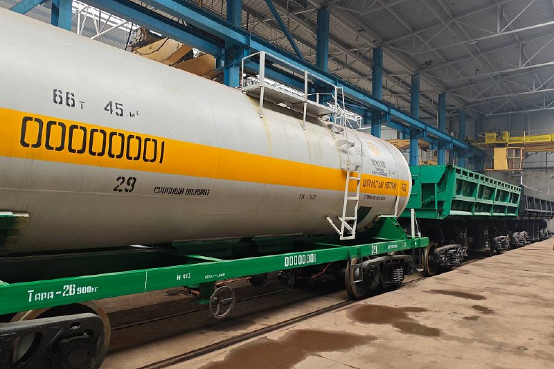 Цистерна модели 15-9724-05 для перевозки цианида натрия от АМЗ. Источник: УТЙ