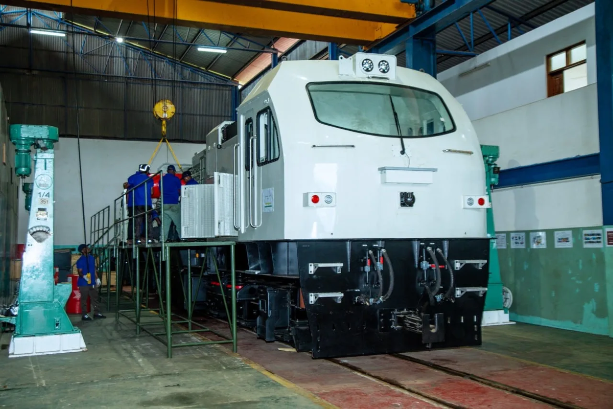 Тепловоз модели H10, произведенный SMH Rail в депо Tanzania Railways Corporation (TRC) в Дар-эс-Саламе. Источник: Ahmad Issa Michuzi