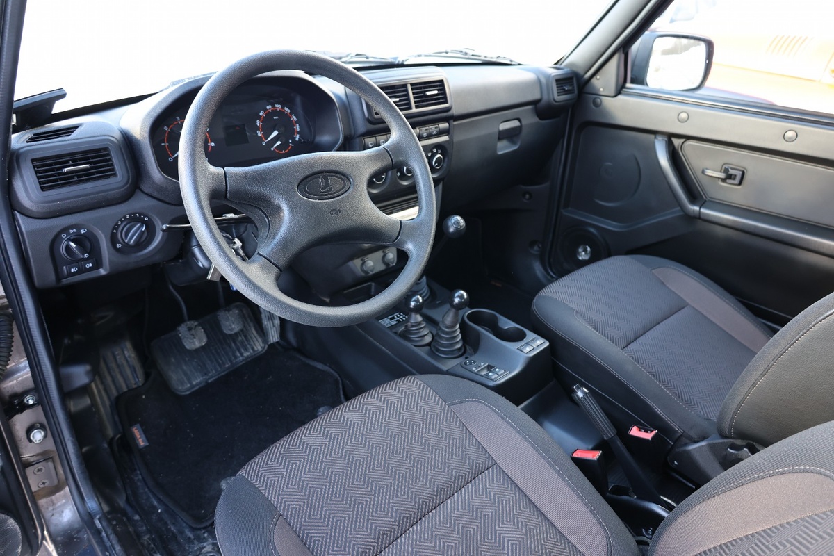 Что касается оснащения, то оно в Ниве есть. 