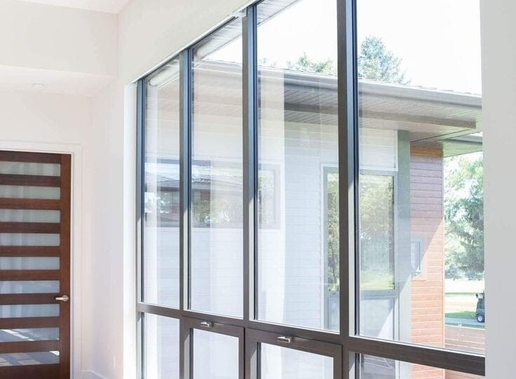 Весной алюминиевые окна «живут своей жизнью»? 🌦 Разбираемся, почему они начинают гулять