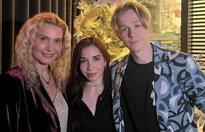 Этери Тутберидзе с дочкой и зятем