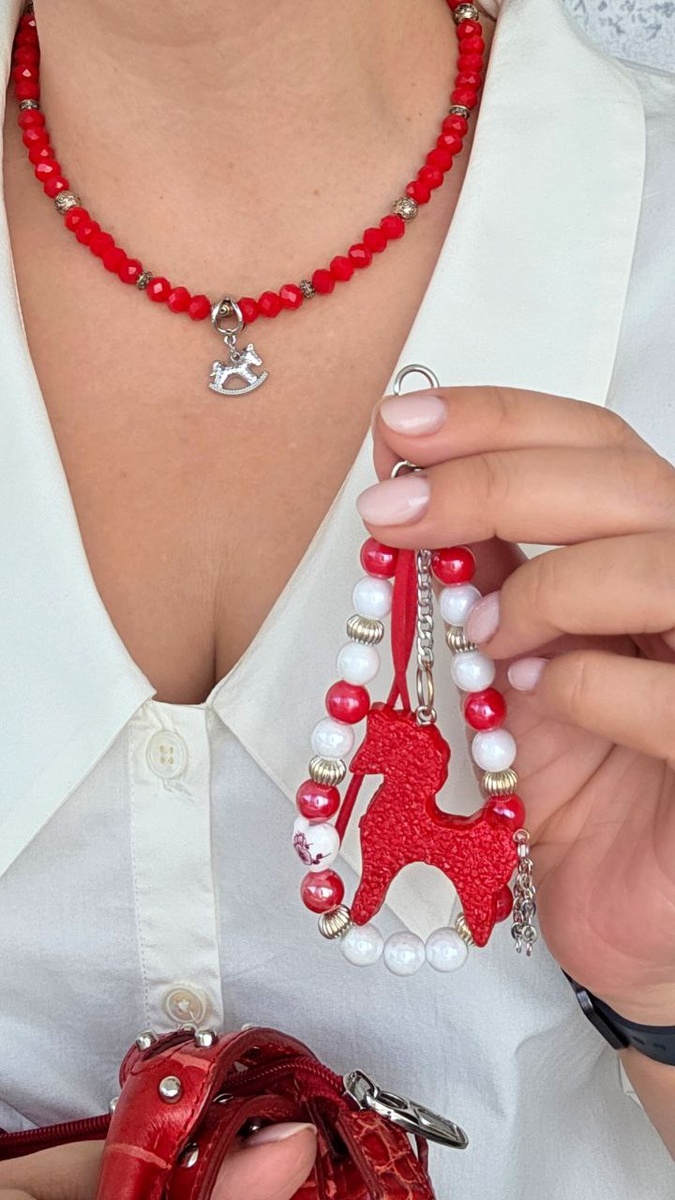 Обвес на сумку с алой лошадкой