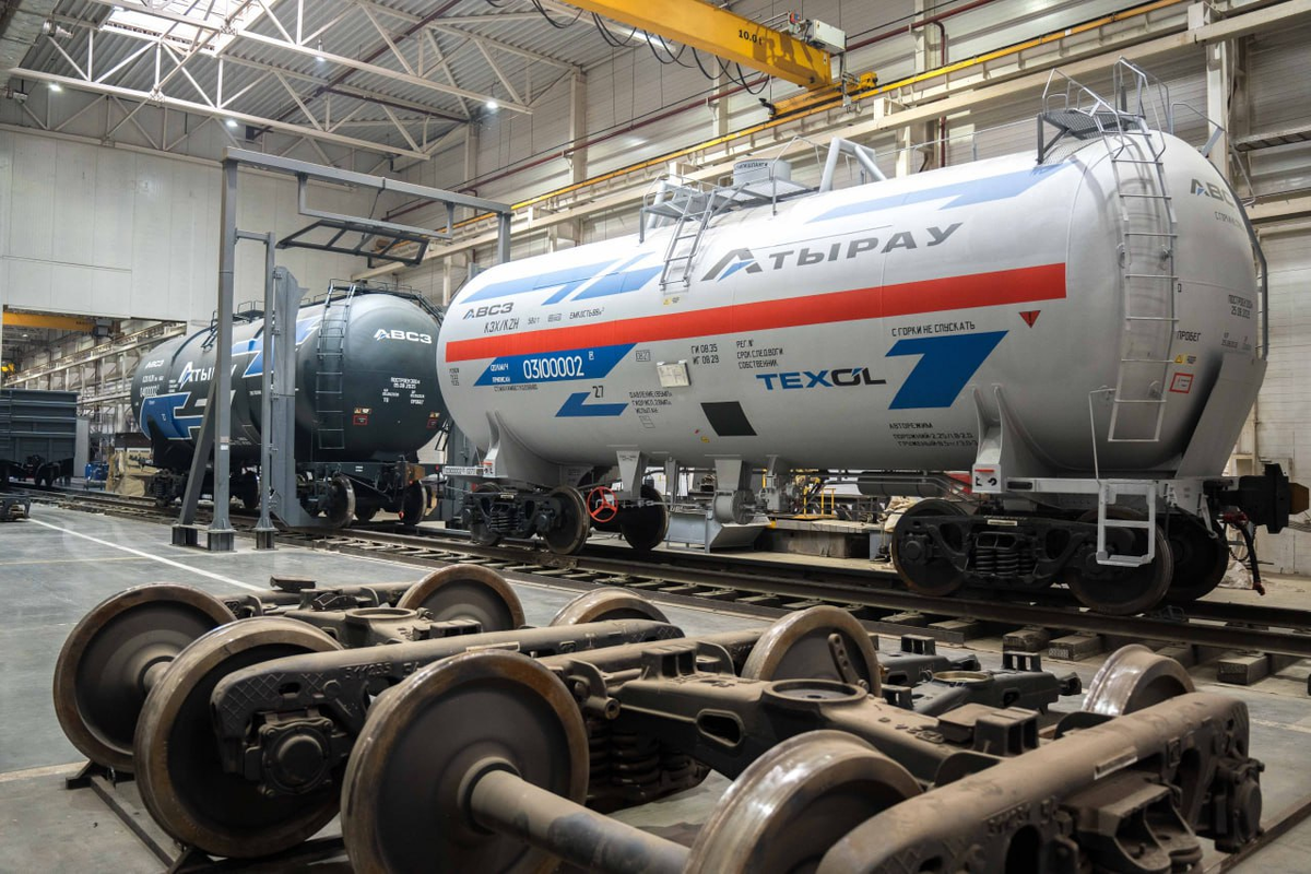 Цистерны 15-3237 и 15-3234 на АВСЗ. Источник: Алексей Столчнев/ROLLINGSTOCK