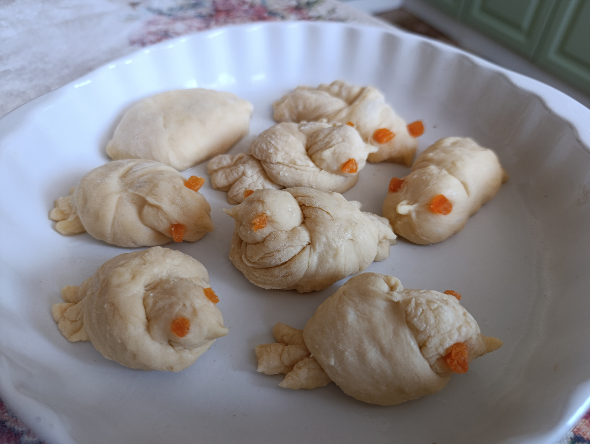 Изюма не оказалось, глазки из кураги