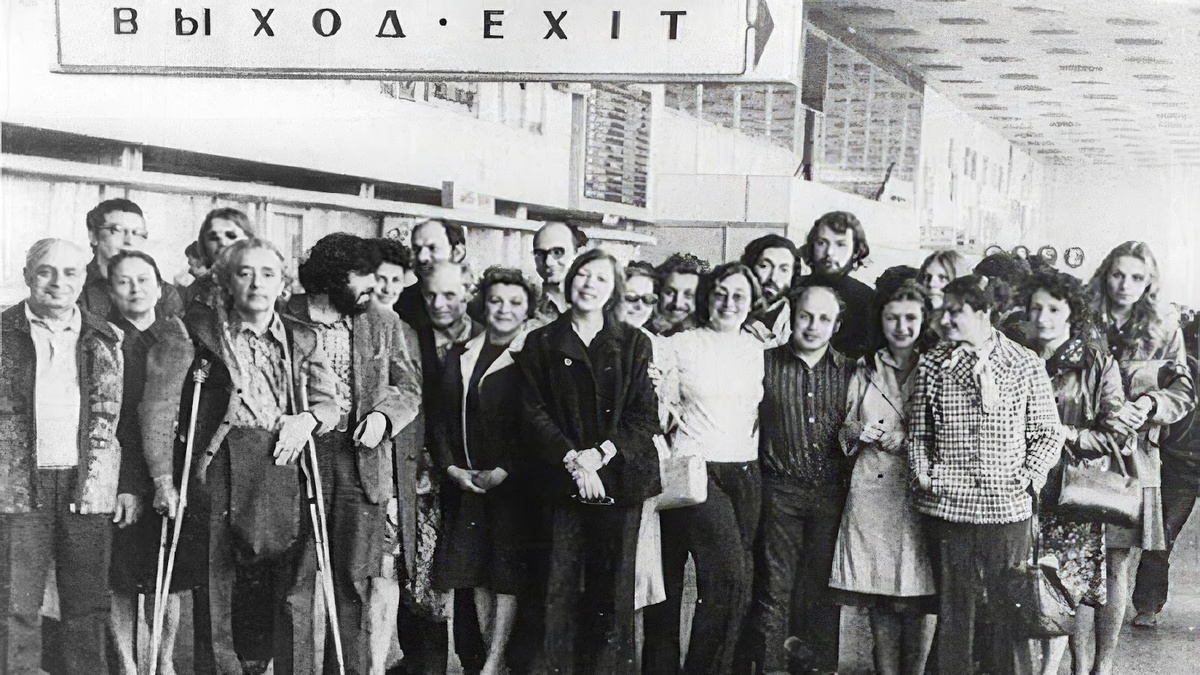 Репатриация в израиль из ссср. Фотография с сайта https://skolkovo.moscow/israel/repatriatsiya-v-izrail-iz-sssr Отказники провожают своего друга в Шереметьево