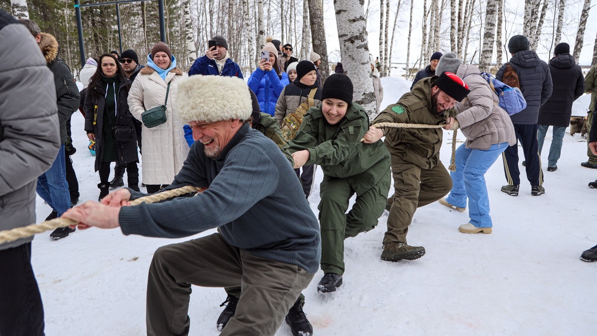    В Нижневартовске прошёл военно-патриотический фестиваль «Земля родная»