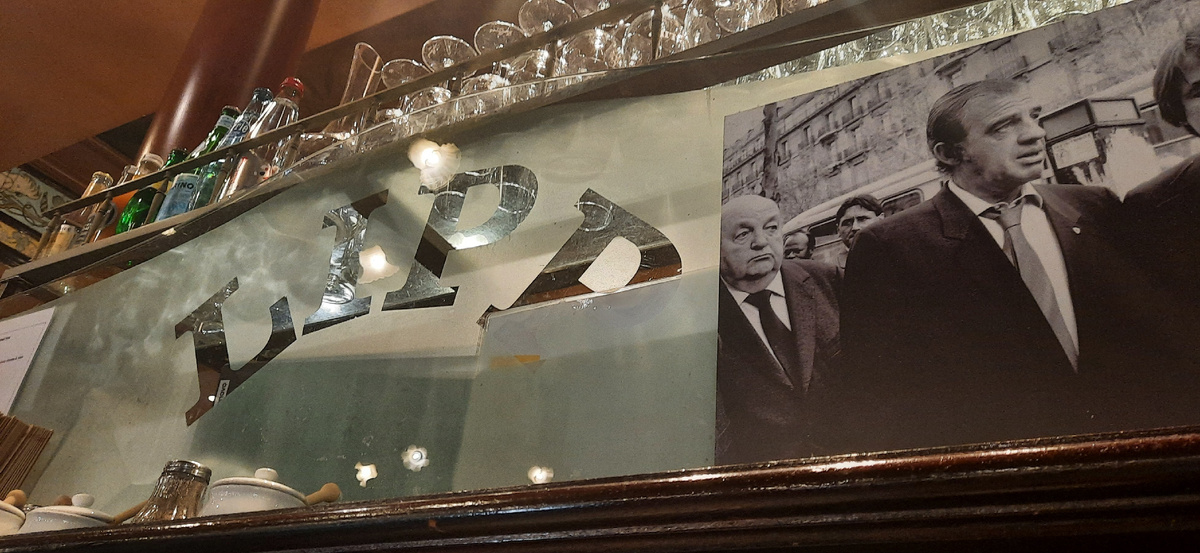 Жан Поль Бельмондо любил обедать в Липп со своими друзьями. Фото автора