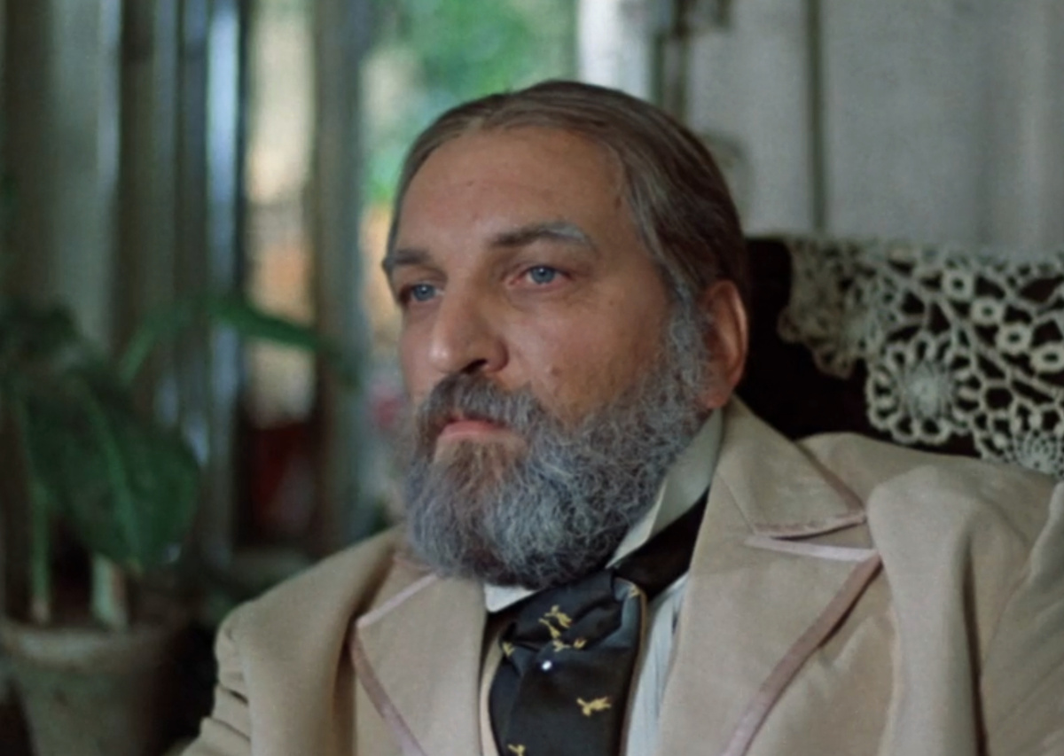 Кадр из кинофильма "Жестокий романс", 1984 г., режиссер и сценарист Эльдар Рязанов, композитор Андрей Петров (скриншот)