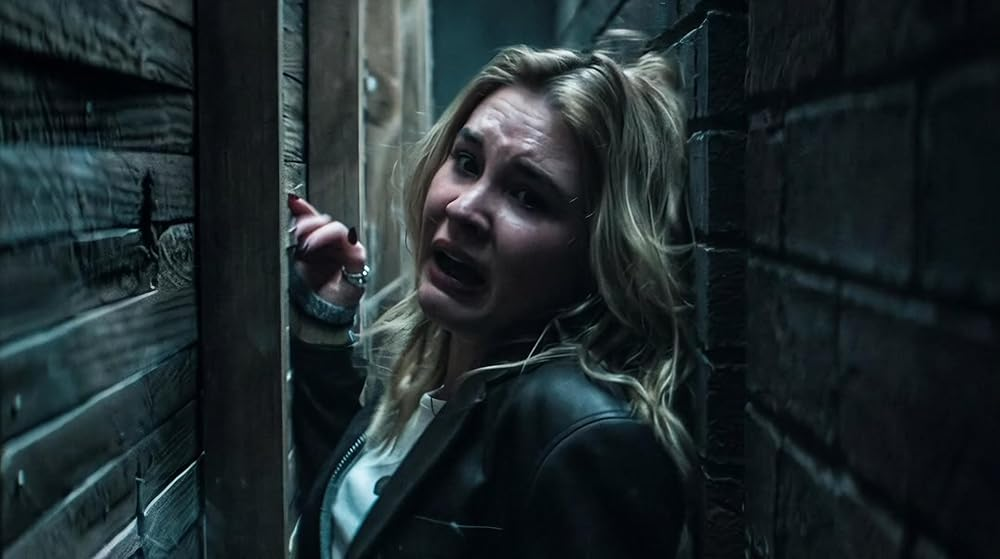 Кадр из фильма Scream 7. Режиссер: Кевин Уильямсон. Производство: Outerbanks Entertainment, Paramount Pictures, Project X Entertainment, Québec Production Services Tax Credit, Radio Silence Productions, Spyglass Media Group