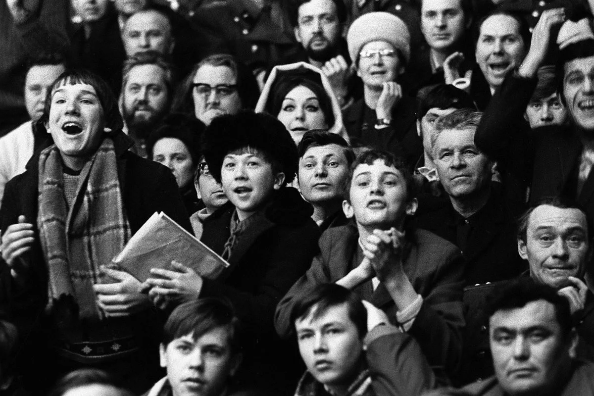 Зрители на трибуне во время хоккейного матча, 1974 год / фото: Александр Макаров / РИА Новости