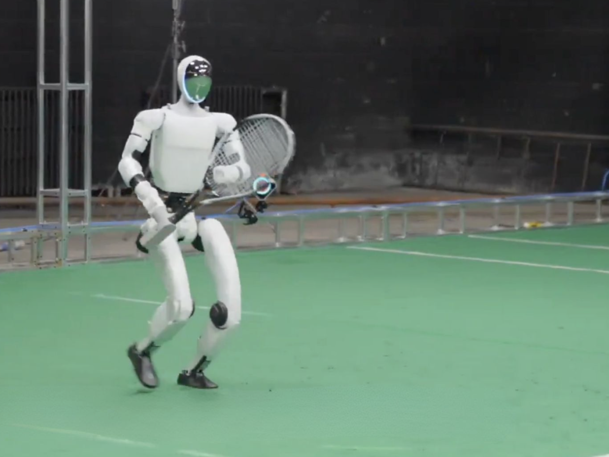    Роботов научили играть в теннис по фрагментам движений людей