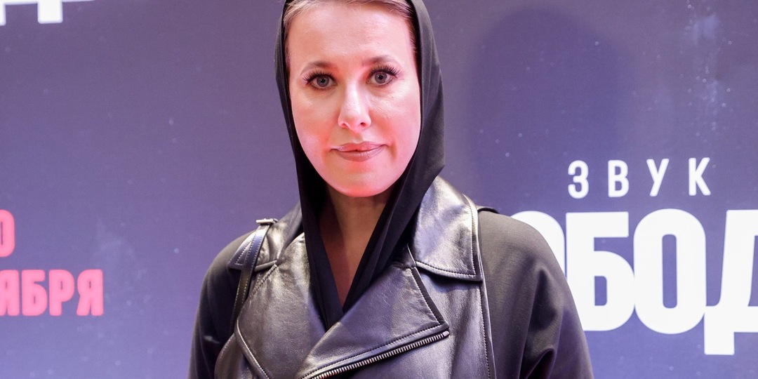 Собчак появилась на вечеринке Тимати в кожаном комбинезоне и короне