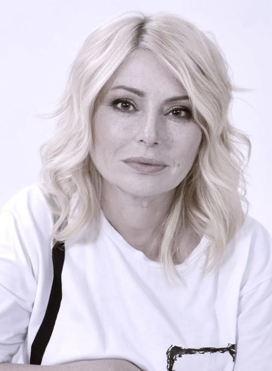 Светлана Юрова - топ-стилист и директор студии Хочу Цвет с опытом работы более 35 лет.