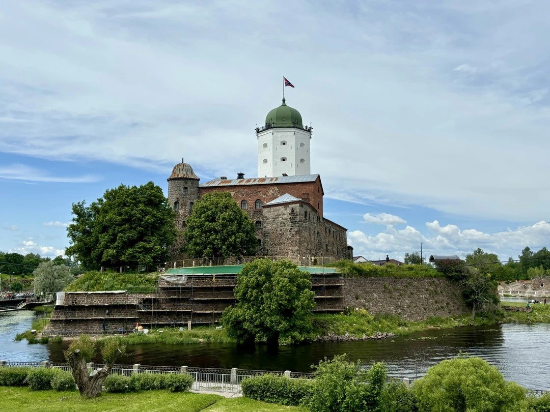 Парки, крепости и аромат финских улиц: чем удивляет Выборг