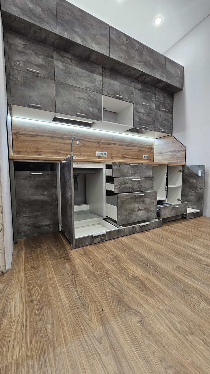 Цоколь не должен пустовать на кухне!